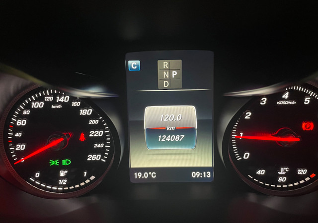 C300 2018 Mercedes Benz  in Cars & Trucks in Oakville / Halton Region - Image 2