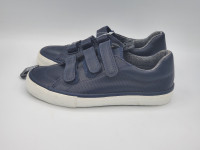 Boys velcro shoes blue 2 sizes brand new / souliers pour garçons