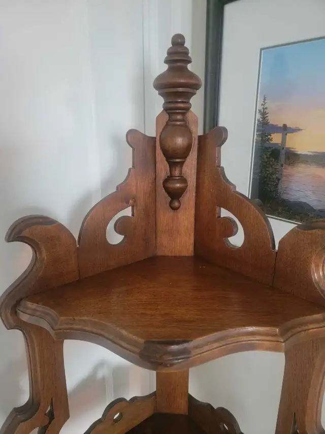 Antique corner Etagere shelf in Bookcases & Shelving Units in Oshawa / Durham Region - Image 5