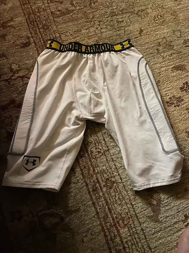 UNDER ARMOUR MEN’s BASEBALL slider shorts  -$30 in Baseball & Softball in Markham / York Region - Image 2