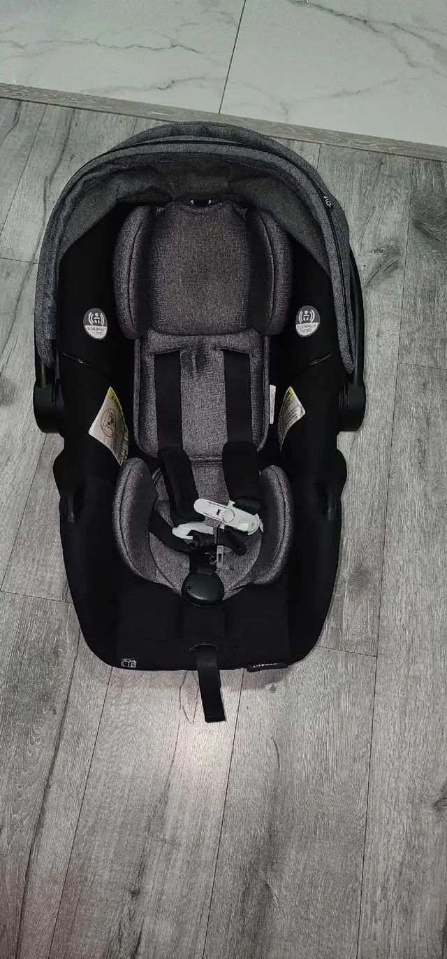 Car Seat in Strollers, Carriers & Car Seats in Mississauga / Peel Region - Image 2