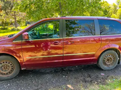 Dodge caravan crew Drives well Leather interior DVD player Heated seats Stow and go Needs door handl...