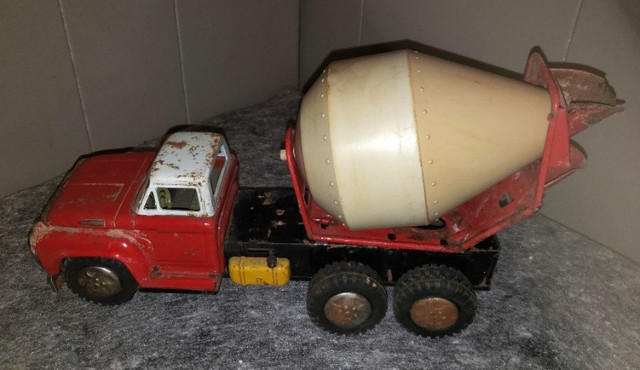 Tin Cement Mixer Truck 13 inches in Arts & Collectibles in Cornwall - Image 2