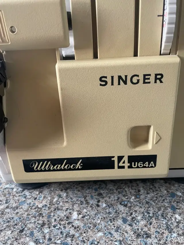 Singer Serger473663623912509441
