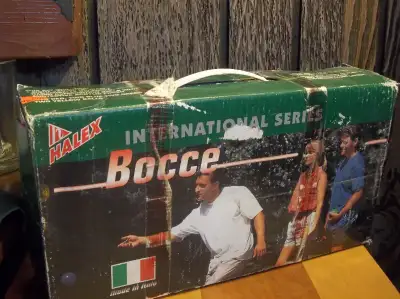 8 boules de couleur Bocce HALEX incluant le cochonnet., View more