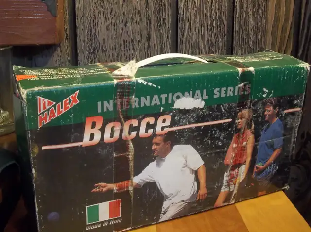 8 boules de couleur Bocce HALEX incluant le cochonnet. in Toys & Games in Trois-Rivières - Image 2