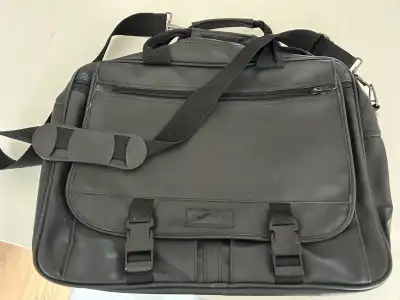 Buxton leather laptop bag in excellent condition.