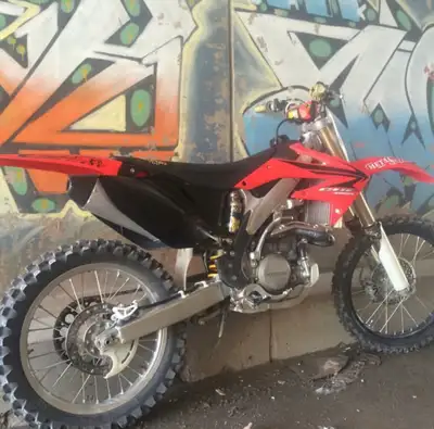 Ownership 3rd owner Stored more then ridden Nothing wrong Clean for this year Regular maintenance fr...