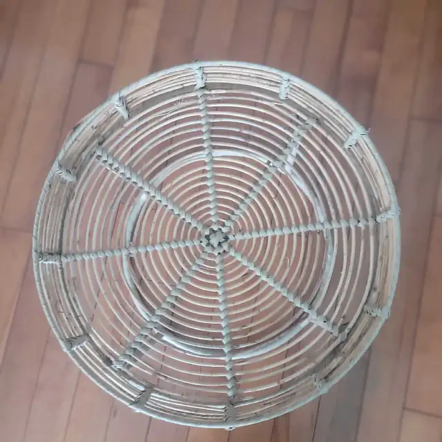 round  wicker table  in Other Tables in Ottawa - Image 3