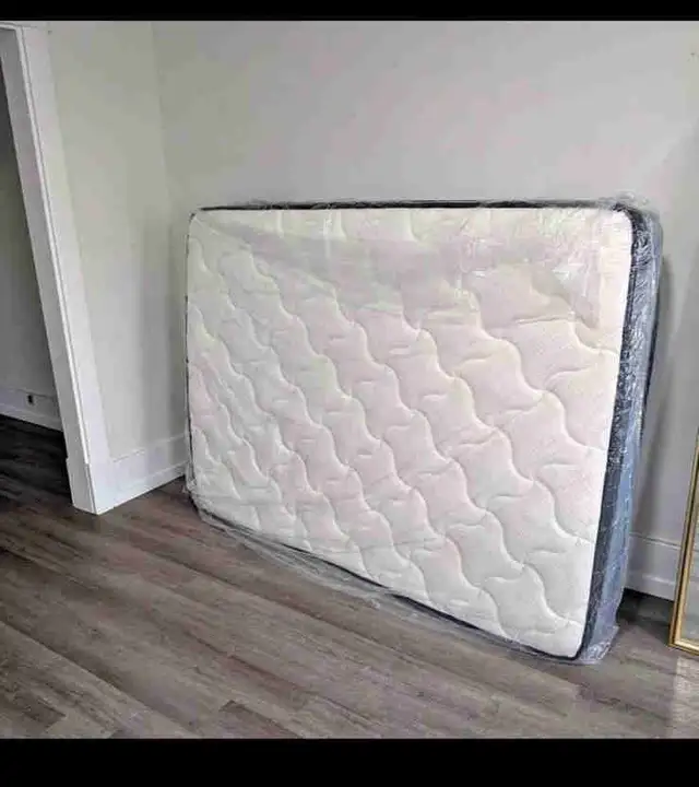 matelas avalible in Beds & Mattresses in City of Montréal - Image 2