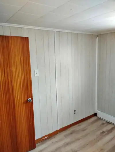 Shared Master bedroom available with Girl - Everything included (heat,water,wifi) + parking spot. Fu...