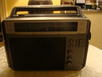 Radio portable, de marque Radio Shack, vintage AM/FM