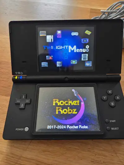 Twilight++ Software mod Nintendo DSi . Plays any game ROM and regular cartridges . Some games alread...