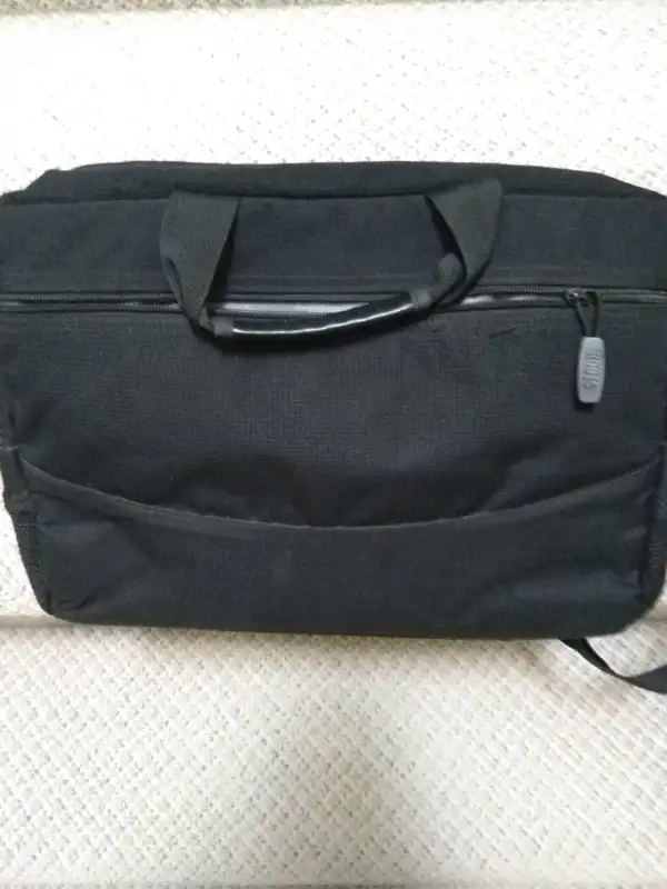 Laptop bag /briefcase, Roots Canada in Laptop Accessories in Oakville / Halton Region - Image 5
