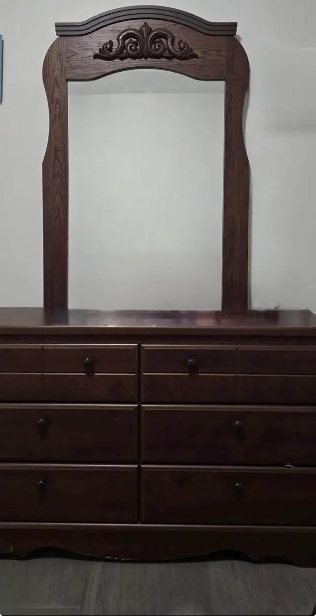 Vanity/dresser with drawers in Dressers & Wardrobes in Oakville / Halton Region - Image 4
