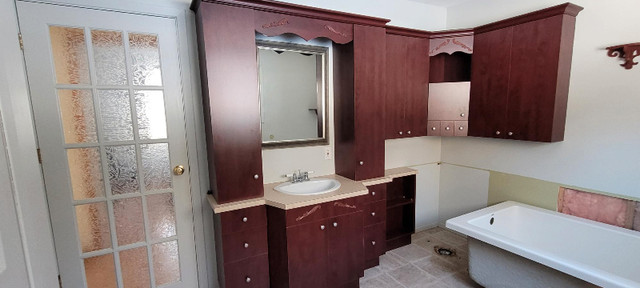 used bathroom vanity set for sale in Cabinets & Countertops in Gatineau