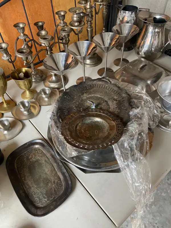 Assorted silver plated dinnerware in Kitchen & Dining Wares in Cowichan Valley / Duncan - Image 5