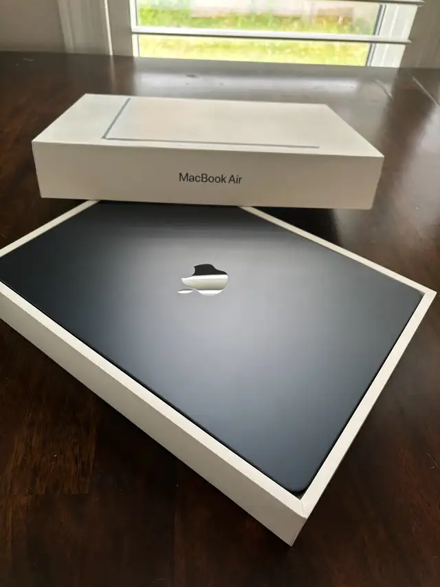 MINT [M4] 2025 MacBook Air 13” + Warranty! in Laptops in Ottawa - Image 3