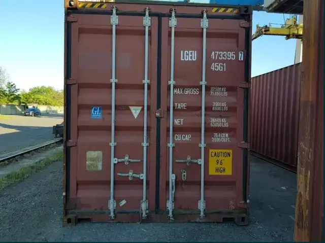 Used 20 ft and 40 ft containers For Sale in Cobourg in Outdoor Tools & Storage in Oshawa / Durham Region - Image 4
