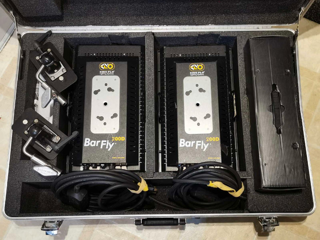 Kino Flo BarFly 200D Pro Video/Film Lighting Kit W/Extra Bulbs in Cameras & Camcorders in City of Toronto - Image 2