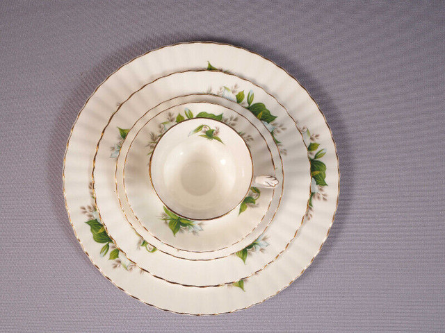 Royal Albert Trillium Bone China Dinner Set Bread Salad Plates C in Kitchen & Dining Wares in Oakville / Halton Region - Image 4