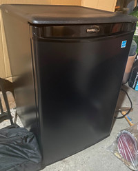 Danby refrigerator (black)