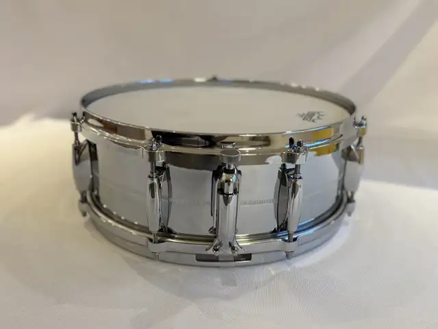 Like New! Gretsch USA Custom Chrome Over Brass 5x14" Snare in Drums & Percussion in Hamilton - Image 8