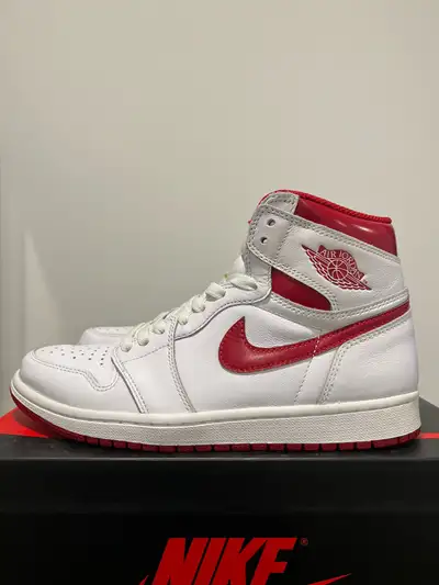 Condition in pictures. Comes with extra set of red laces and original box. Price is OBO