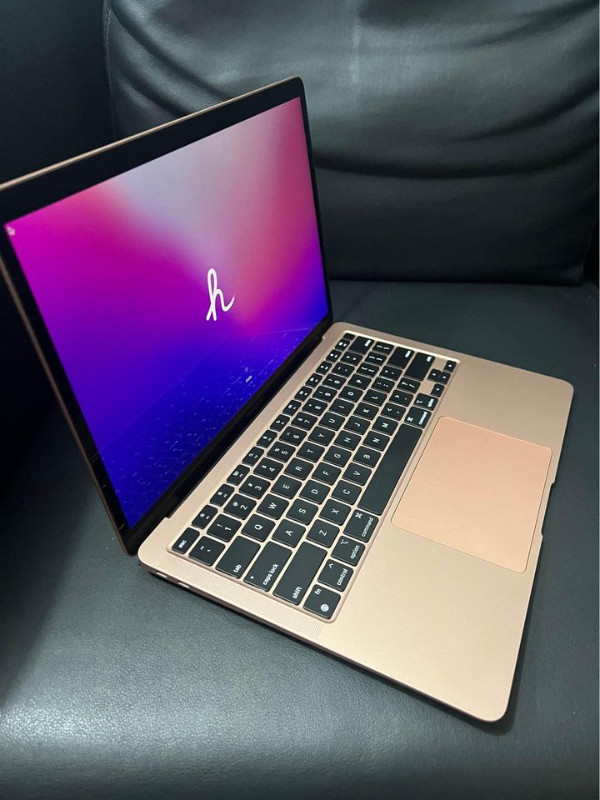 2018 Apple Macbook air 13” Screen Display - Excellent working or in Laptops in City of Halifax - Image 2