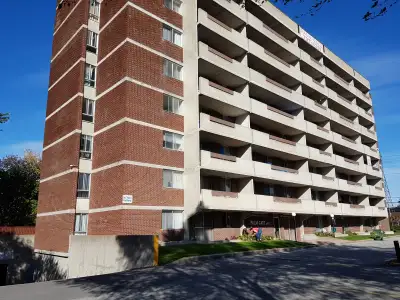 Ottawa South - 1 Bdrm Apt $1675 (Incl utilities), July or August
