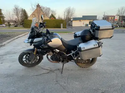 Suzuki V-Strom DL 1000, 59917 km. Il s’agit d’une 2016 qui a été mise sur la route en 2018. Vient av...