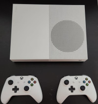 Xbox One S (1TB) Console + 2 Controllers + NBA 2k20 Disc