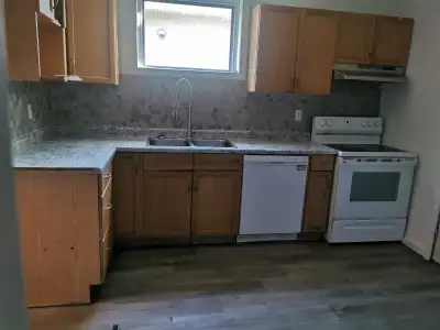 3-BEDROOM/1-BATHROOM ONE &3/4 STOREY HOUSE NEAR ARLINGTON BRIDGE. STOVE AND FRIDGE INCLUDED, WASHER/...