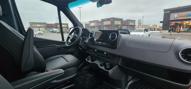 Rental 12 Passengers 2025 Merc. Sprinter Airport Pick Up & Drop62863225449730121