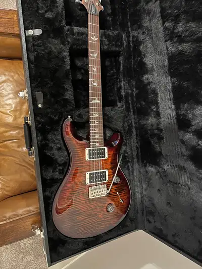 PRS Customer 24 Core Immaculate Condition Body Specs: * Top Wood: Carved Figured Maple * Back Wood:...