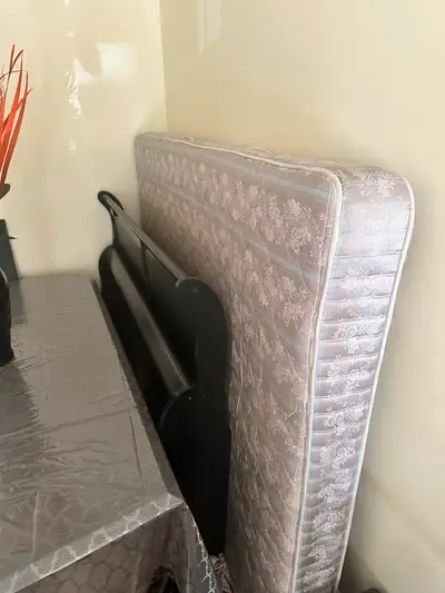 Very good condition, well taken care of 438-396-6073 250$ for everything