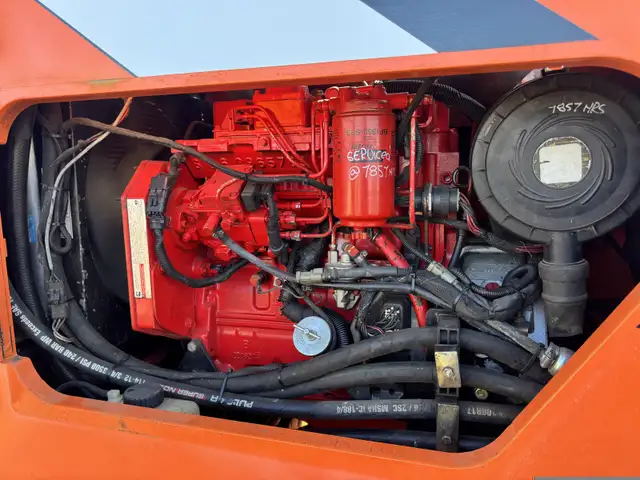 2006 JLG Skytrack 8042 in Heavy Equipment in Saskatoon - Image 9