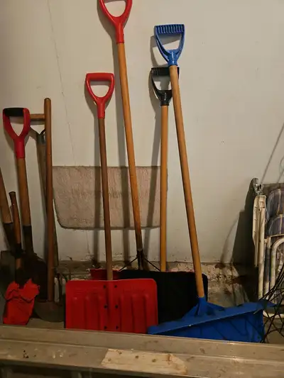 4 Snow Shovels - BidRush Lot 23, View more