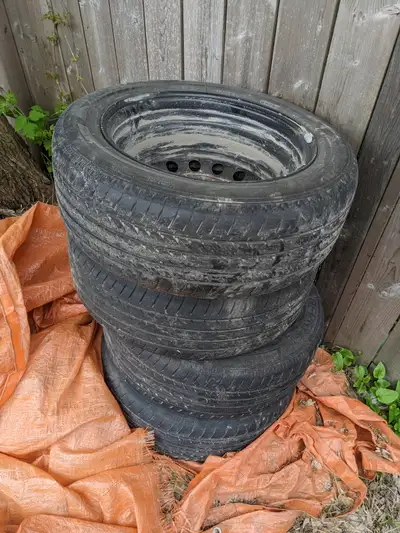 Four all season Hankook Kinergy GT tires on rims in good shape, were used last summer on a Honda civ...