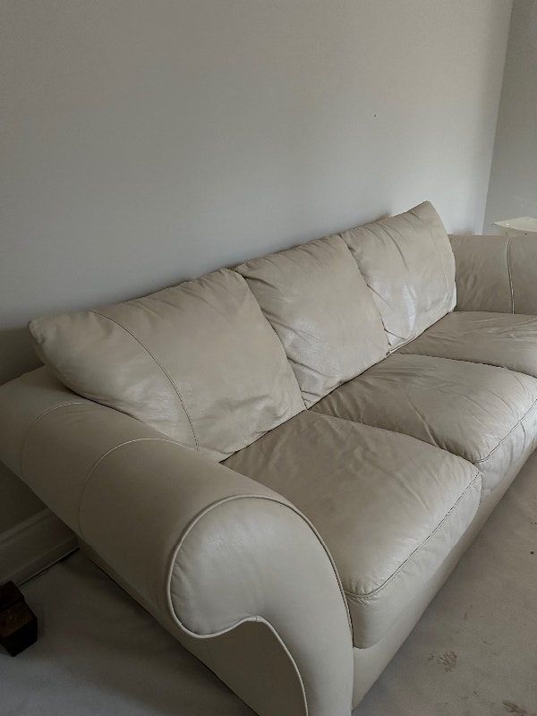 FREE Sofa Italian Leather Couches & Futons Hamilton Kijiji