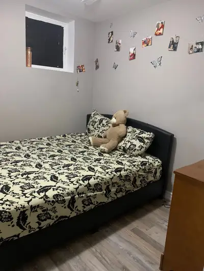 private room/ basement/ female only 625/month Brampton