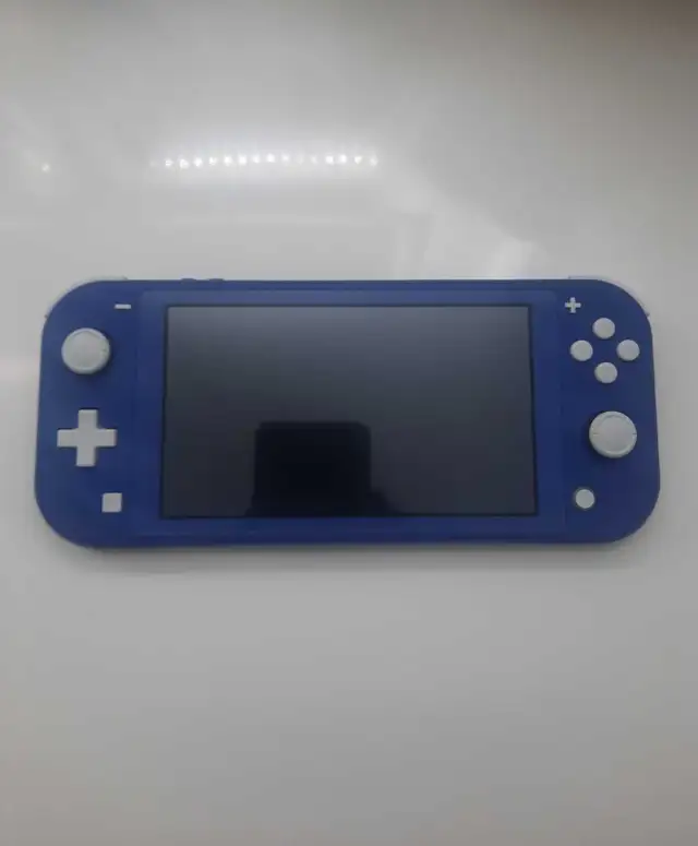 Nintendo Switch Lite Blue à vendre in Nintendo Switch in Laval / North Shore - Image 3