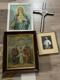 3 Cadres antiques religieux et une croix