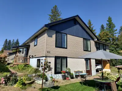 3 bedroom, newly renovated, second floor house. Located minutes from the hospital, Spruceland shoppi...