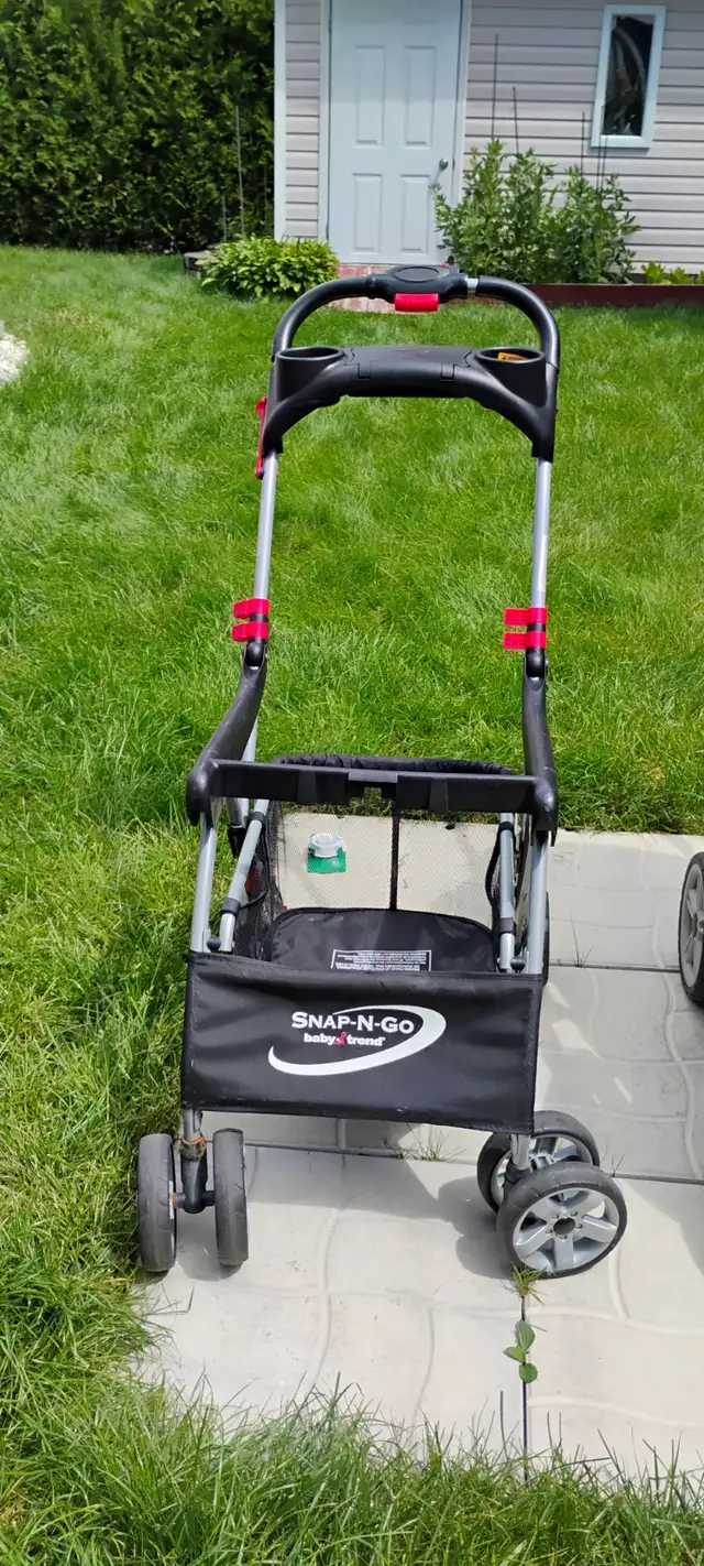 Universal stroller in good condition $40