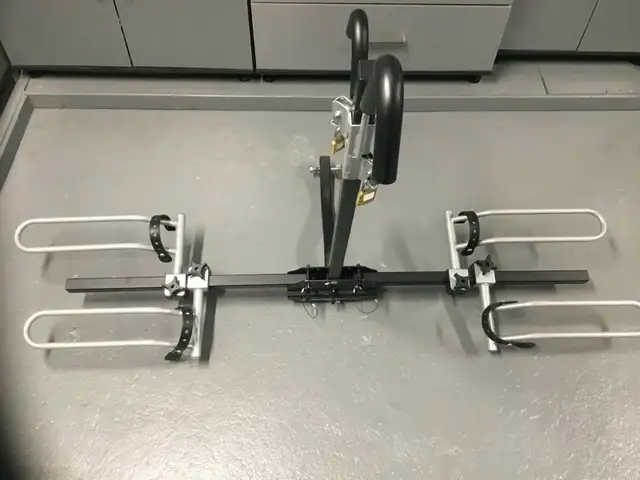 rack a vélo pour 2 en très bonne condition sur 1 .1/4. et 2  " in Road in Lanaudière - Image 3