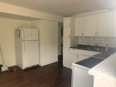 Located in sunny ootischenia along the Columbia river- 2 bedroom 1 bathroom rental available April 1...