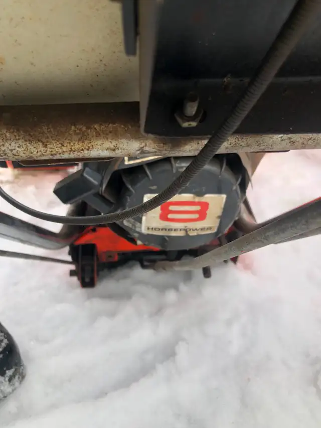 Souffleuse Arien 8hp X 32po pour pièces in Lawnmowers & Leaf Blowers in Trois-Rivières - Image 4
