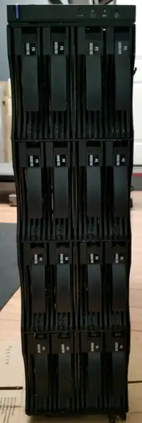 IBM DS6800 1750 RF (22r0077) + 16x 300Gb 10K  (9x104-139)