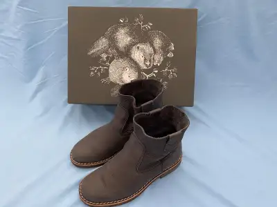 ROOTS Womens Leather Shorty Boot Tribe (size 6), View more